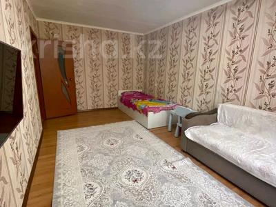 2-комнатная квартира, 45 м², 1/5 этаж, Ларина 3 за 12.5 млн 〒 в Уральске