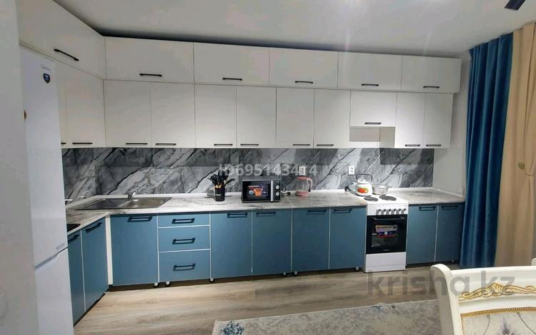 2-комнатная квартира · 71 м² · 1/12 этаж, 11-я 41/2 — НИШ. Международный университет туризма и гостеприимства (International University of tourism and hospitality) Акимат Туркестанской области. Возле ОБЛАСТНОГО АКИМАТА, МЕДИЦЕНТР за 10 990 〒 — фото 2