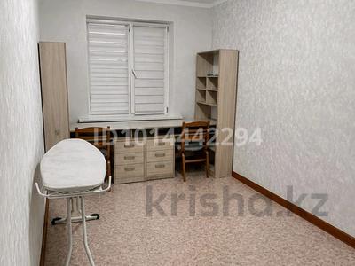 3 бөлме · 69 м² · 5/5 қабат, 2 ш/а., 101 13 — Рынок Алтай, бағасы: 70 000 ₸ в Актобе, мкр 8