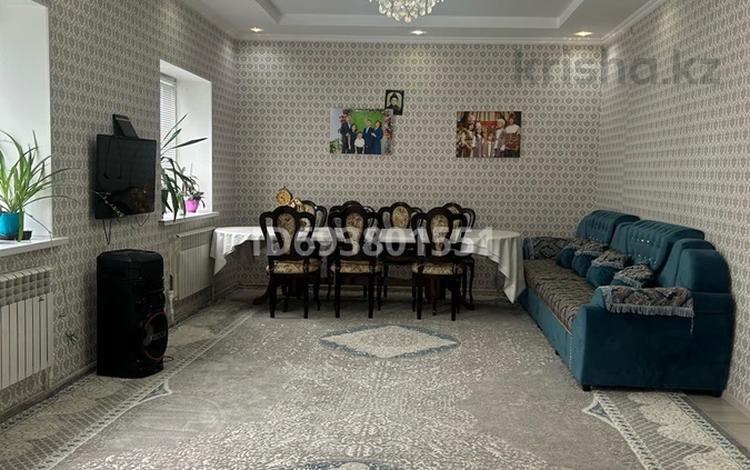 Отдельный дом · 5 комнат · 260 м² · 10 сот., мкр Береке за 47 млн 〒 в Атырау — фото 2
