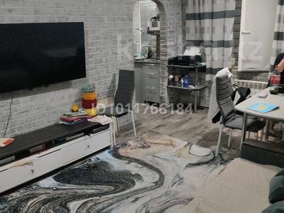 3-бөлмелі пәтер · 72 м² · 1/5 қабат, 11-й микрорайон, 11-й микрорайон 114 — Кафе мизам, бағасы: 18.5 млн ₸ в Шымкенте, Енбекшинский р-н