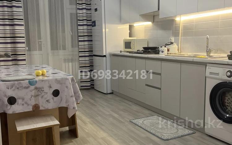 3-бөлмелі пәтер, 72 м², 4/5 қабат ай сайын, Улы дала 47, бағасы: 150 000 〒 в Таразе — фото 2