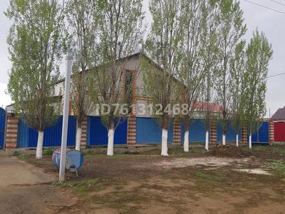Продажа домов и дачи в Актюбинской обл.: Отдельный дом · 10 комнат · 200 м² · 10 сот., жилой массив Бауырластар, Бауырластар-2 291 за 32 млн 〒 Отдельный дом · 10 комнат · 200 м² · 10 сот., жилой массив Бауырластар, Бауырластар-2 291 за 32 млн 〒 в Актобе