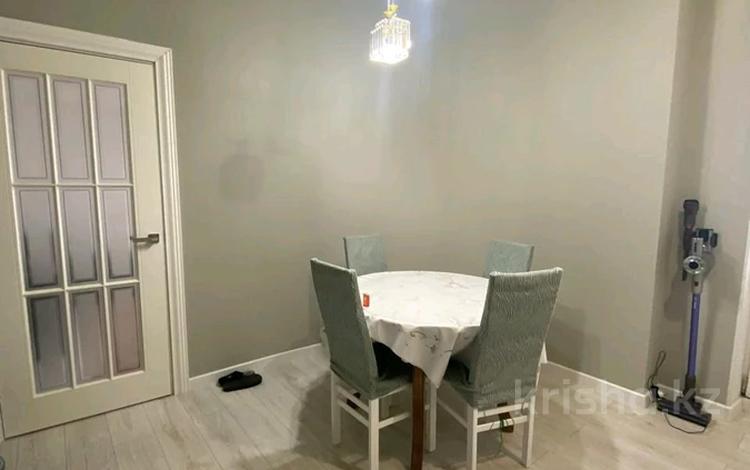 2-комнатная квартира · 56 м² · 3/6 этаж, мкр 12, Бокенбай батыра за 19 млн 〒 в Актобе — фото 2