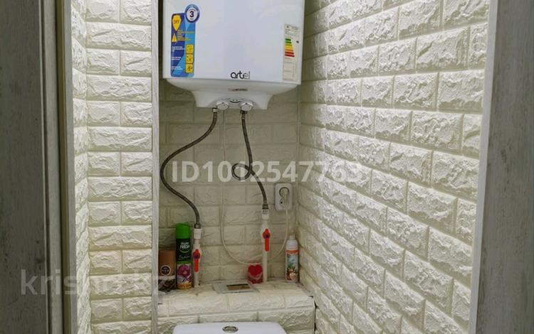 3-бөлмелі пәтер · 63 м² · 5/5 қабат, Пришахтинск, Пришахтинск, 23й микрорайон, бағасы: 18 млн ₸ в Караганде, Алихана Бокейханова р-н — фото 2