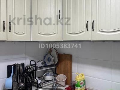 2-бөлмелі пәтер · 49 м² · 1/5 қабат, 15-шағынаудан 19, бағасы: 13 млн ₸ в Караганде, Алихана Бокейханова р-н