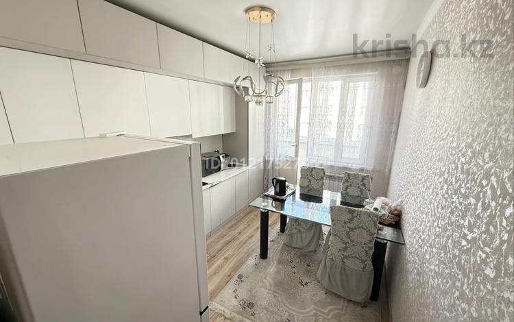 2-бөлмелі пәтер · 58.7 м² · 8/12 қабат, мкр Акбулак, Дарабоз 83, бағасы: 38.5 млн ₸ в Алматы, Алатауский р-н — фото 2