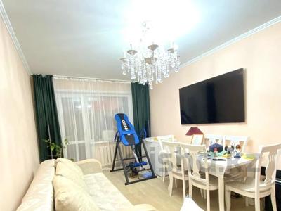 3-комнатная квартира · 61 м² · 4/5 этаж, мкр Юго-Восток, Строителей — Средняя школа №27, Школа-лицей №57 им. С. Саттарова, Ясли-сад №41 "Гүлдер", Рынок "Арай", Кинотеатр "Сары-Арка", ТЦ "Береке" за 29 млн ₸ в Караганде, Казыбек би р-н
