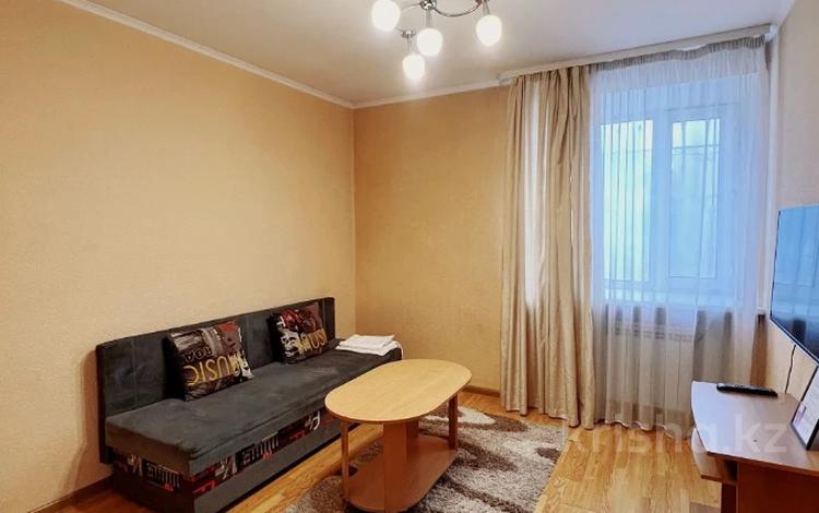 1-комнатная квартира, 35 м², 1 этаж посуточно, Алиханова 10А за 15 000 〒 в Караганде, Казыбек би р-н — фото 12