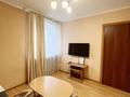 1-комнатная квартира, 35 м², 1 этаж посуточно, Алиханова 10А за 15 000 〒 в Караганде, Казыбек би р-н — фото 2