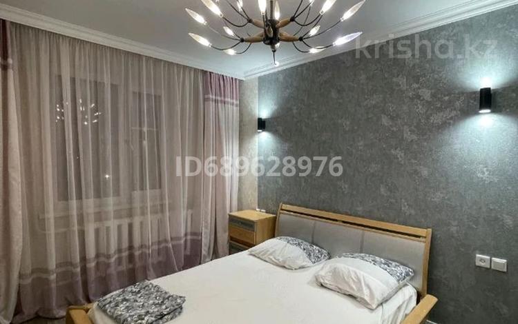2-комнатная квартира · 60 м² · 3/5 этаж, Ильясова 2 — В центре ,универсам,южный,площадь за 15 000 ₸ в  — фото 2