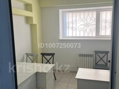 Свободное назначение, офисы, магазины и бутики, салоны красоты, медцентры и аптеки, образование, кабинеты и рабочие места, студии · 108 м² за 300 000 〒 в Караганде, Казыбек би р-н