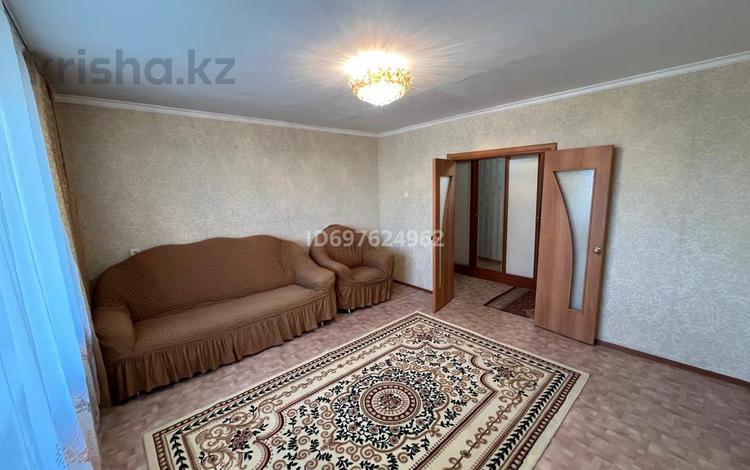 3-бөлмелі пәтер, 70 м², 7/10 қабат ай сайын, Бозтаева 40в — Над рестораном Ак тилек, бағасы: 200 000 〒 в Семее — фото 2