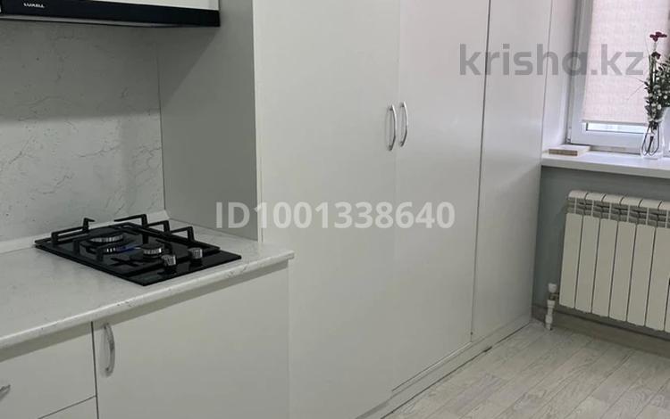 1-бөлмелі пәтер · 48 м² · 1/5 қабат, мкр. Алтын орда 5д, бағасы: 160 000 ₸ в Актобе — фото 2
