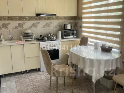 2-комнатная квартира · 48 м² · 2/5 этаж, Алимжанова 5 — Алимжанова/ озеро/ Второй этаж,Желтоксан за 13 000 ₸ в Балхаше