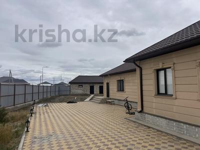 Жеке үй · 4 бөлме · 302 м² · 12 жүзд., Самал ш/а., Салык Зиманов 35, бағасы: 53 млн ₸ в Атырау, мкр Самал