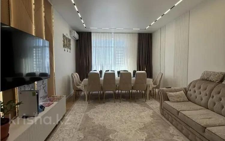 4-комнатная квартира · 105 м² · 8/10 этаж, мкр Юго-Восток, Строителей за 84 млн ₸ в Караганде, Казыбек би р-н — фото 2