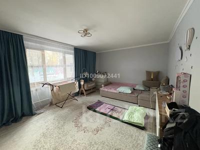 Үйдің бір бөлігі · 2 бөлме · 60 м² · 2 сот., мкр Жулдыз-1 17В, бағасы: 30 млн ₸ в Алматы, Турксибский р-н