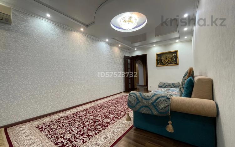 3-комнатная квартира · 90 м² · 10/11 этаж, мкр Женис за 32 млн ₸ в Уральске — фото 64