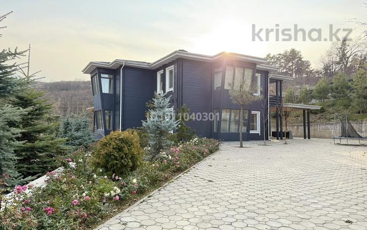 Отдельный дом · 8 комнат · 462 м², мкр Тау Самал 5/8 за 2.5 млн ₸ в Алматы, Медеуский р-н — фото 2