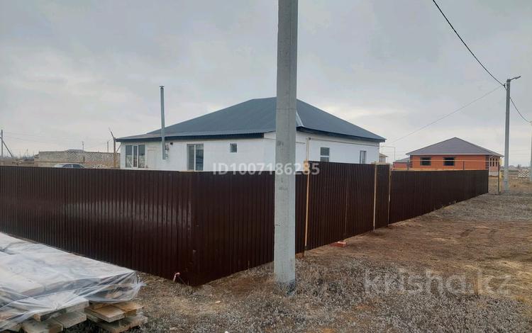 Отдельный дом · 3 комнаты · 120 м² · 10 сот., Участок 1098 за 15.5 млн 〒 в Актобе — фото 2