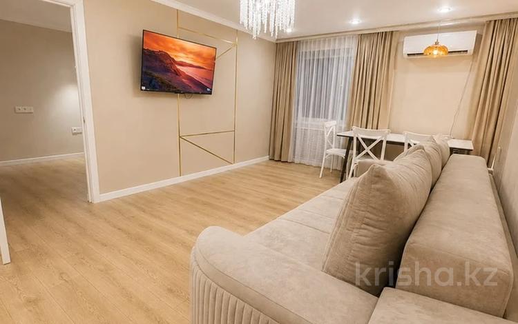 2-комнатная квартира · 45 м² · 1/5 этаж, мкр Новый Город 27 за 20 000 ₸ в Караганде, Казыбек би р-н — фото 2