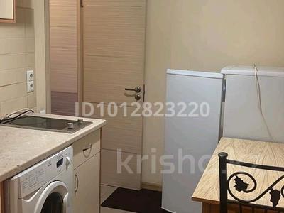 1-бөлмелі пәтер · 18 м² · 2/5 қабат, Бөгенбай батыра 272 — ул Бөгенбай батыра. уг .ул Жарокова ., бағасы: 165 000 ₸ в Алматы, Алмалинский р-н