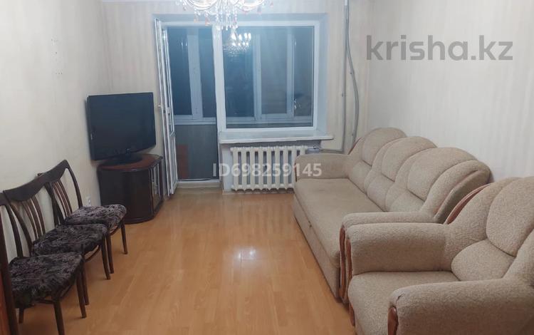 3-бөлмелі пәтер, 64 м², 3/5 қабат ай сайын, Дулатова 143, бағасы: 250 000 〒 в Семее — фото 2