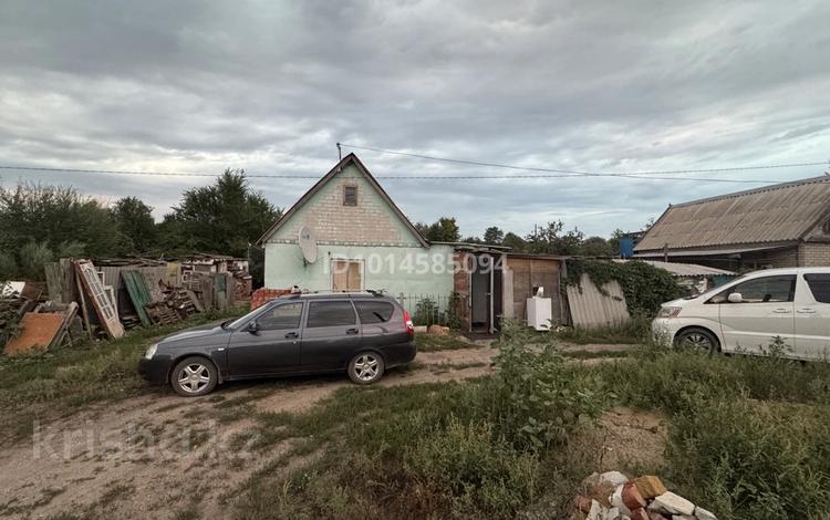 Үйдің бір бөлігі · 4 бөлме · 100 м² · 6 жүзд., Жилгородок ш/а. 84 — Садоводческий коллектив Объединенная автобаза Актюбтяжстрой, 84, бағасы: 4 млн ₸ в Актобе, мкр Жилгородок — фото 2