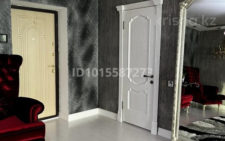 3-комнатная квартира · 140 м² · 20/25 этаж, мкр 11 112г за 35 000 ₸ в Актобе — фото 2