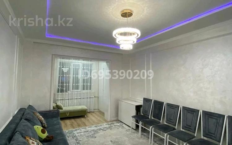 3-бөлмелі пәтер · 70 м² · 2/5 қабат, толе би — арбат, доснар, гранд базар, бағасы: 27 млн ₸ в Таразе — фото 2