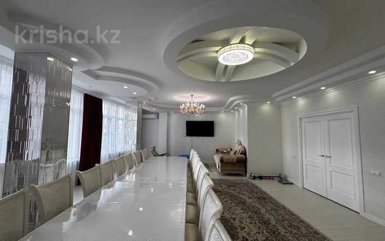 4-комнатная квартира · 231.1 м² · 3/7 этаж, 10-й мкр 2 за 88.8 млн ₸ в Актау — фото 16
