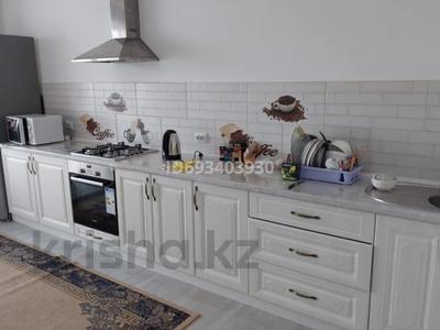 1-комнатная квартира, 50 м², 6/9 этаж помесячно, Кердере 120 — Ихсанова за 150 000 〒 в Уральске, мкр Школьник