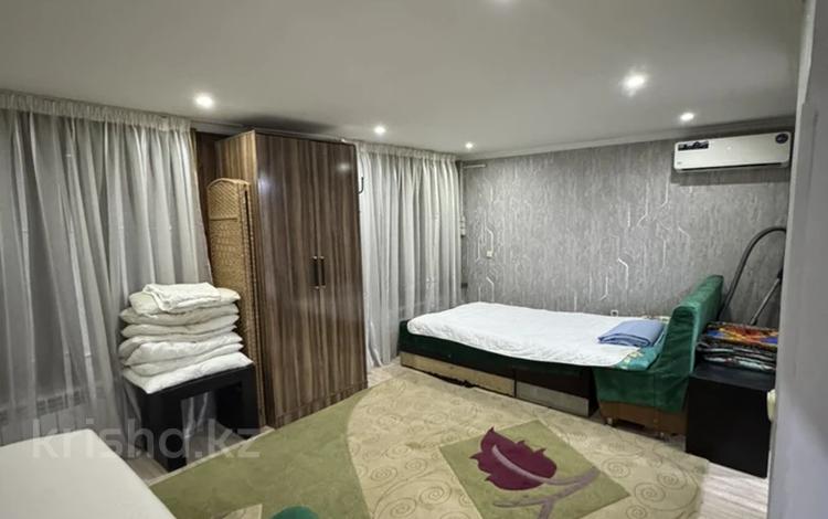 3-комнатная квартира · 60 м² · 1/5 этаж, Володарская за 250 000 ₸ в Шымкенте, Аль-Фарабийский р-н — фото 2