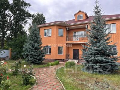 Отдельный дом · 7 комнат · 570.4 м², мкр Азаулы за 140 млн ₸ в Уральске