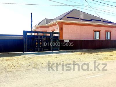 Отдельный дом · 7 комнат · 250 м² · 14 сот., Тюра-там, Шукуров 19в — Находится возле школы 80 за 23 млн 〒 в Байконуре