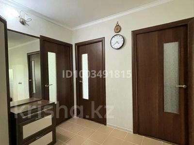 3-комнатная квартира · 62.5 м² · 5/5 этаж, Майкудук, Майкудук, мкр Восток-2 14 — Школа №17 за 23 млн ₸ в Караганде, Алихана Бокейханова р-н