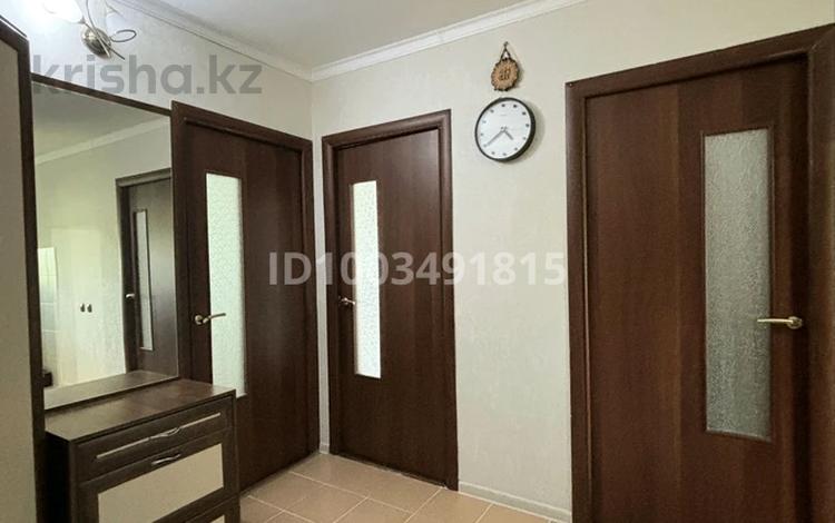 3-комнатная квартира · 62.5 м² · 5/5 этаж, Майкудук, Майкудук, мкр Восток-2 14 — Школа №17 за 23 млн ₸ в Караганде, Алихана Бокейханова р-н — фото 2