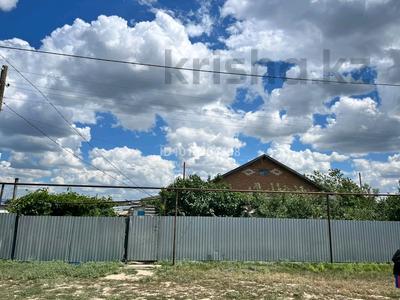 Жеке үй · 4 бөлме · 106 м² · 10 жүзд., Акжайк 4, бағасы: 8 млн ₸ в Пугачеве