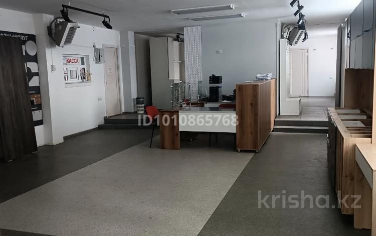 Офисы, магазины и бутики, склады · 187 м² за 467 500 ₸ в Усть-Каменогорске, Ульбинский — фото 2
