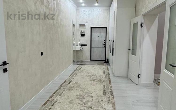 2-комнатная квартира · 80 м² · 1/9 этаж, 19-й мкр 40/1, 40 за 27.5 млн 〒 в Актау — фото 2