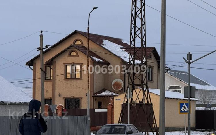 Жеке үй · 7 бөлме · 250 м² · 5 жүзд., Алмагүл ш/а., Абдрахманова 46 — Угол ул. Аманшина-Абдрахманова, бағасы: 65 млн ₸ в Атырау, мкр. Алмагуль — фото 5