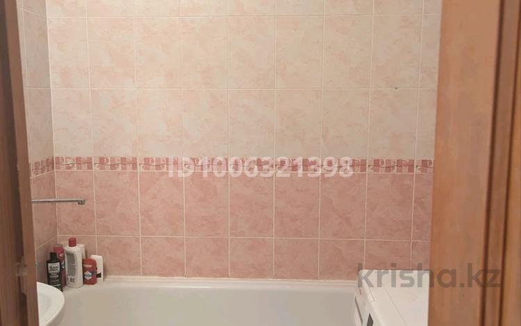 2-комнатная квартира · 54 м² · 8/9 этаж, мкр Жилгородок, Тынышпаева 49 — Рядом Жилгородской рынок за 120 000 ₸ в Актобе — фото 3