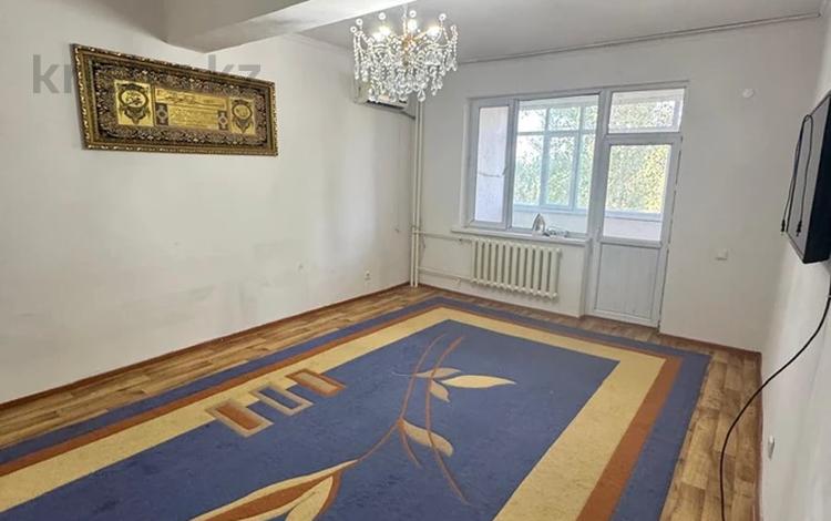 2-комнатная квартира · 66.7 м² · 3/10 этаж, мкр Нурсат 2, Нұрсәт ш/а 214 — Сатылады! 2 бөлмелі пәтер Микрорайон Нұрсат, Аллея бойында, 3-қабатта. Gramad супермаркетінің жанында. Үйдің 1-қабатында: • дәріхана • фаст-фуд орталығы • балалар дүкені • Cambridgeline мектебі орналасқан. ‍️ Жаяу қашықтықта: • Жайлаукөл саябағы — аттракциондар, катамарандар • Этнопарк • Байдібек би атындағы саябақ Пәтерде: • кондиционер • тоңазытқыш • кір жуғыш машина • теледидар Пәтер таза, жайлы, жағдайы жақсы. Барлығы фотодағыдай. Толық ақпарат алу үшін хабарласыңыз. за 28 млн ₸ в Шымкенте, Каратауский р-н — фото 2