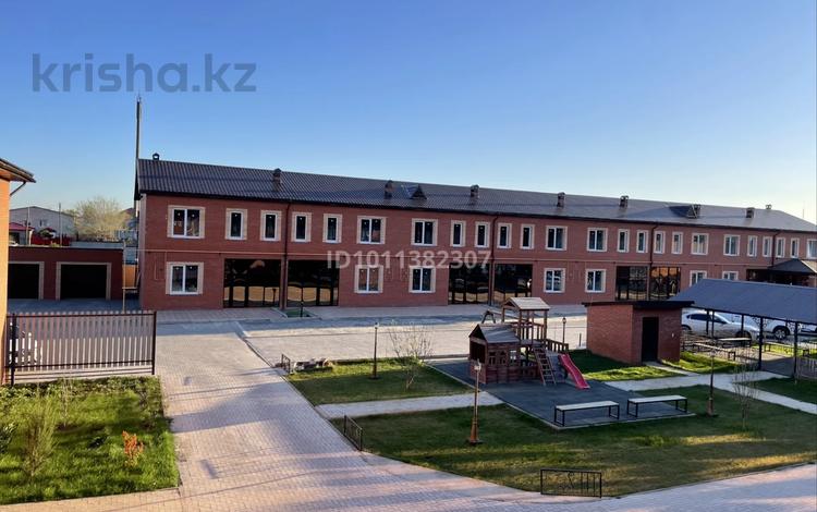4-комнатная квартира · 135 м² · 1/2 этаж, ЖК Париж ул. Дружбы народов 2Г за 39 млн 〒 в Аксае — фото 2