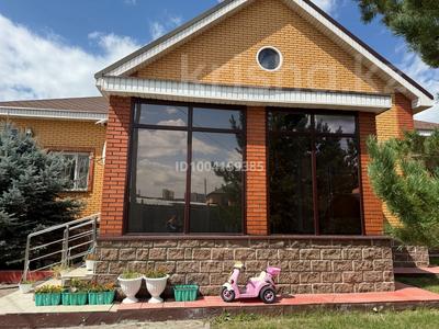 Отдельный дом · 7 комнат · 285 м² · 11 сот., мкр Городской Аэропорт 1 за 170 млн 〒 в Караганде, Казыбек би р-н