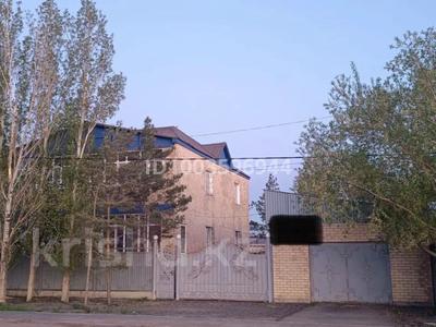 Отдельный дом · 6 комнат · 230 м² · 10 сот., мкр Уркер — 69 школа за 75 млн 〒 в Астане, Нура р-н