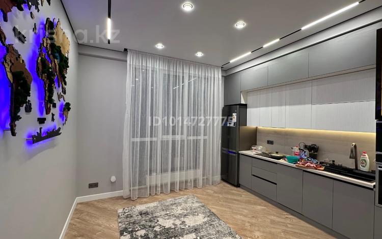 2-бөлмелі пәтер · 70 м² · 12/16 қабат, Абая 165 — Тургут Озала, бағасы: 85 млн ₸ в Алматы, Алмалинский р-н — фото 2