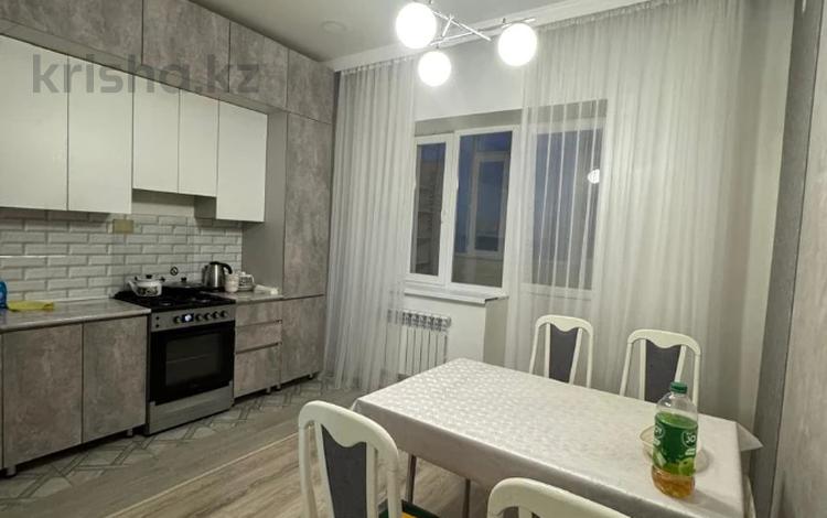3-комнатная квартира · 110 м² · 5/8 этаж, мкр. Алтын орда за 250 000 ₸ в Актобе — фото 2