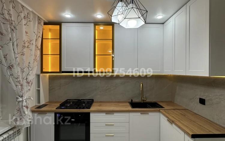 2-бөлмелі пәтер · 54 м² · 2/5 қабат, мкр 8, Братьев Жубановых, бағасы: 350 000 ₸ в Актобе — фото 2